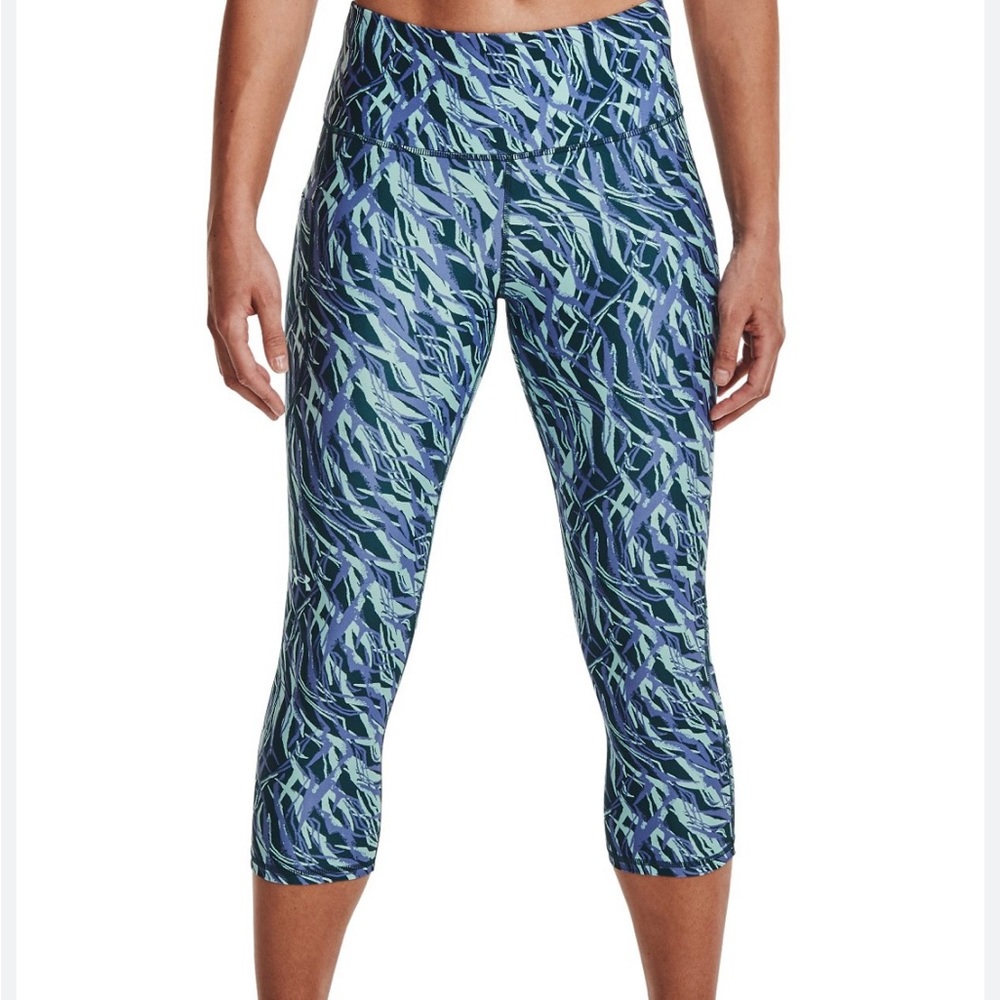 Like New Under Armour Heatgear Printed Capris